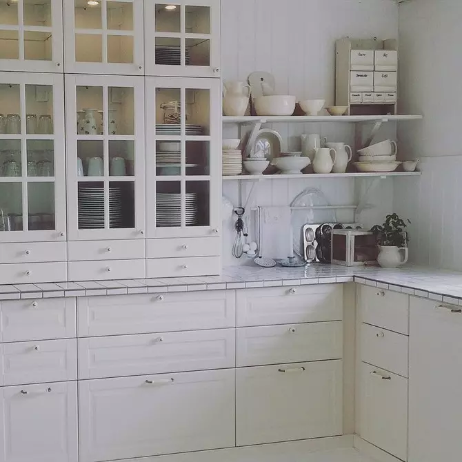 Λευκή κουζίνα σε μοντέρνο στυλ: 11 παραδείγματα σχεδιασμού που θα γοητεύσετε 10649_106