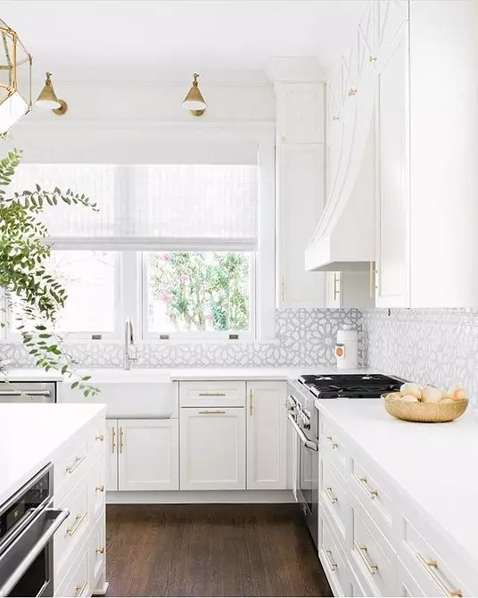 Սպիտակ խոհանոցը ժամանակակից ոճով. 11 դիզայնի օրինակներ, որոնք դուք կխմեք 10649_107