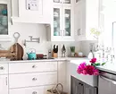 Dapur putih dalam gaya modern: 11 contoh desain yang akan Anda ikat 10649_2