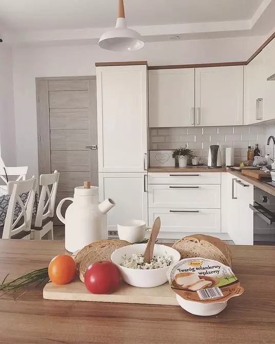 Սպիտակ խոհանոցը ժամանակակից ոճով. 11 դիզայնի օրինակներ, որոնք դուք կխմեք 10649_22