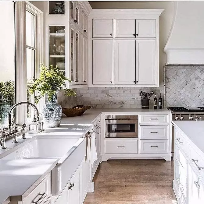 Witte keuken in moderne stijl: 11 ontwerpvoorbeelden die u betovert 10649_23