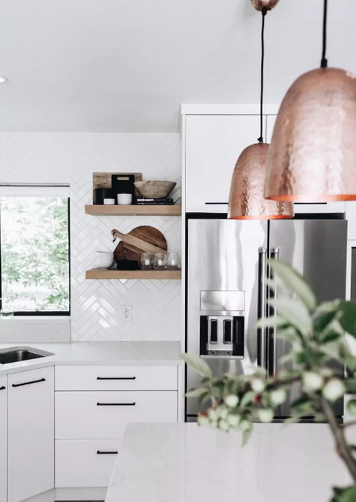 Dapur putih dalam gaya modern: 11 contoh desain yang akan Anda ikat 10649_28