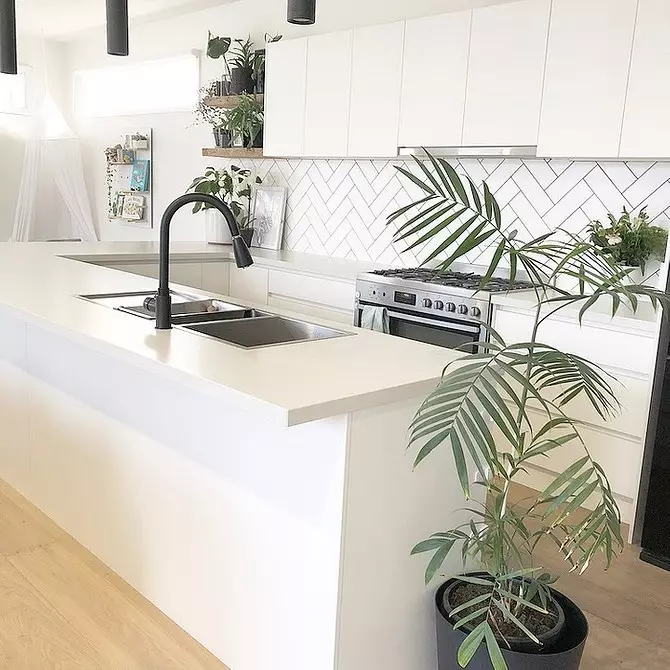 Hvit kjøkken i moderne stil: 11 designeksempler som du vil fortrylle 10649_30