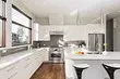 आधुनिक शैलीतील पांढरा स्वयंपाकघर: 11 डिझाइन उदाहरणे जे आपण मोहक कराल 10649_33