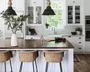 Λευκή κουζίνα σε μοντέρνο στυλ: 11 παραδείγματα σχεδιασμού που θα γοητεύσετε 10649_70