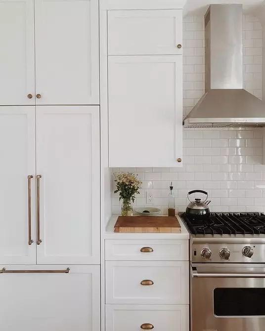 Weiße Küche im modernen Stil: 11 Designbeispiele, die Sie verzaubern 10649_87