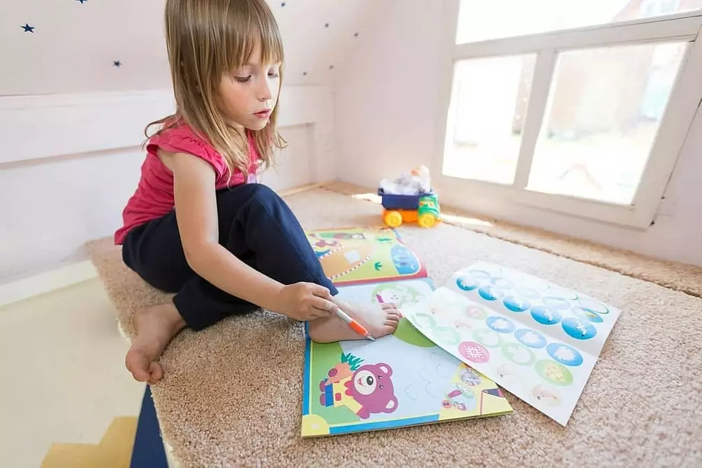 House for children at the cottage with their own hands: 7 bright options and tips on creating 10651_10