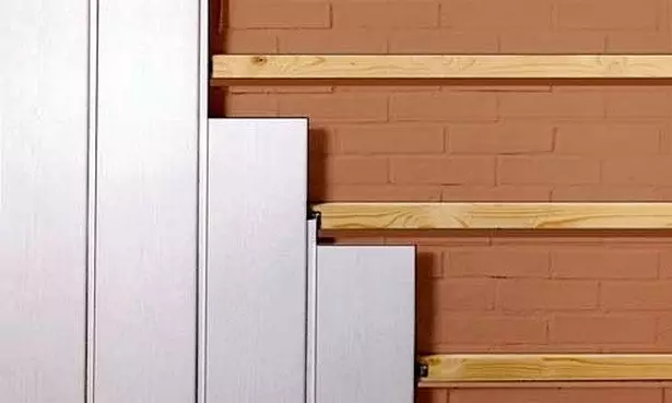 Cara Memperbaiki Panel PVC ke Dinding: Instalasi pada Lem dan Crate 10675_21