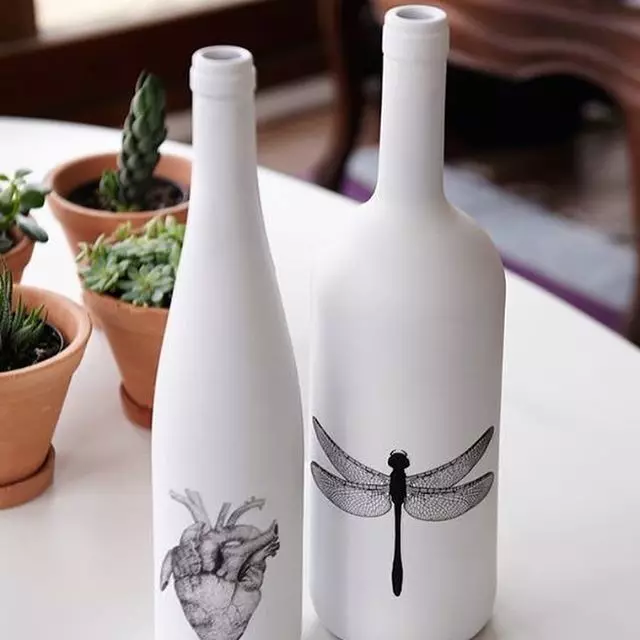 Artesanía de botellas con sus propias manos: 6 ideas frescas y simples para el jardín. 10683_33