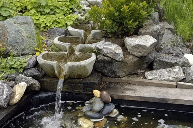 如何制作花园喷泉用自己的手来赠送：简单的指导和15个拍照的例子 10721_11