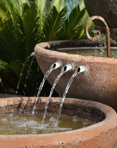 How to make a garden fountain for giving with your own hands: Simple instruction and 15 examples with photos 10721_26