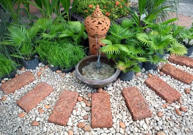 Ako vytvoriť záhradnú fontánu na poskytovanie vlastných rúk: Jednoduchá inštrukcia a 15 príkladov s fotografiami 10721_28