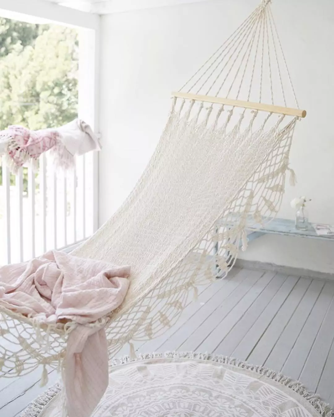 Hammock elegant bukur në vilë: foto