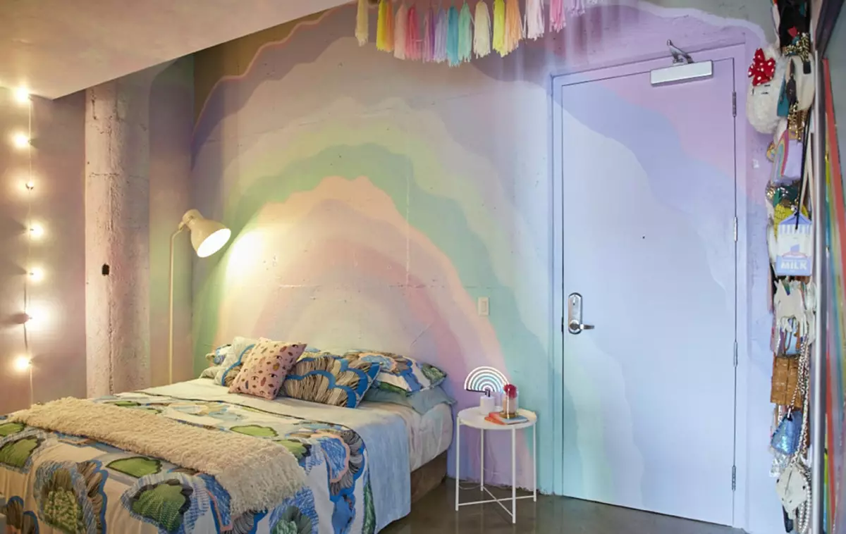 Ebatavaline värvimine seinad korteris: trend, foto, idee
