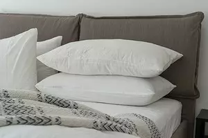 6 ý tưởng nhỏ gọn và đẹp để lưu trữ khăn trải giường 1081_1