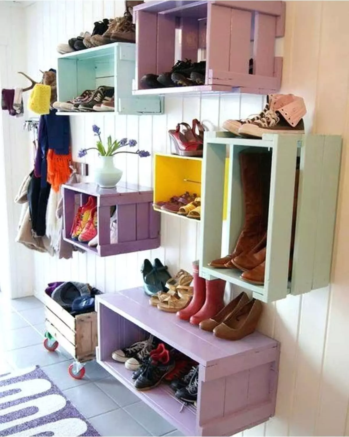 Sistema de armazenamento elegante incomum para sapatos: foto
