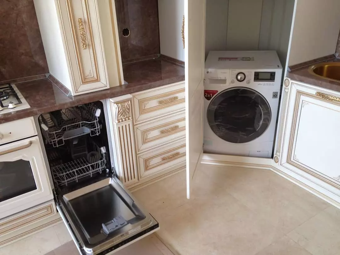 Sådan placerer du en vaskemaskine i køkkenet: Realt eksempel med fotos