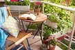 Si vous n'avez pas de chalet: comment faire un lit de fleur sur le balcon avec vos propres mains