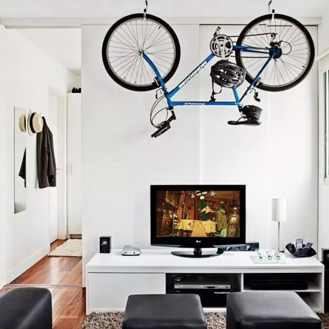 Pomysł na kompaktowy magazyn rowerowy w małym mieszkaniu miejskim