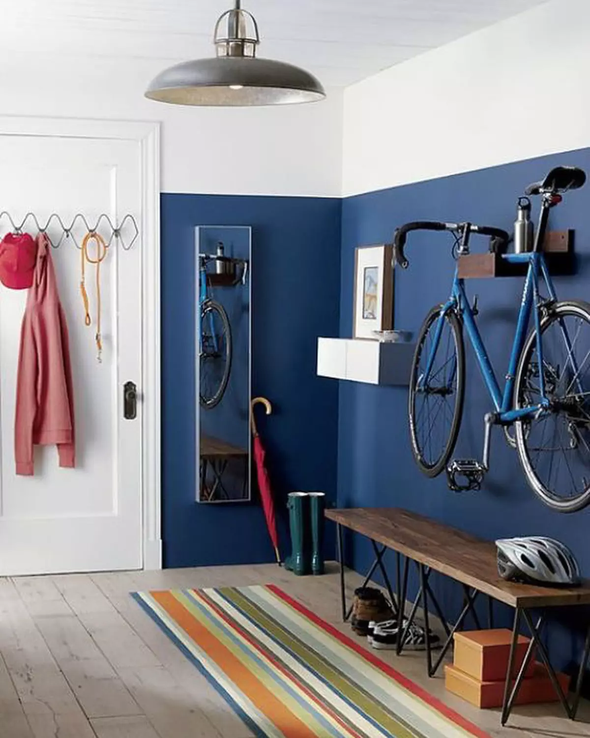 Idée de stockage de vélo compact dans un petit appartement urbain