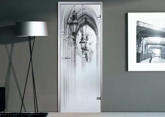 Dekor derë elegant të bukur me një dizajn të pazakontë foto