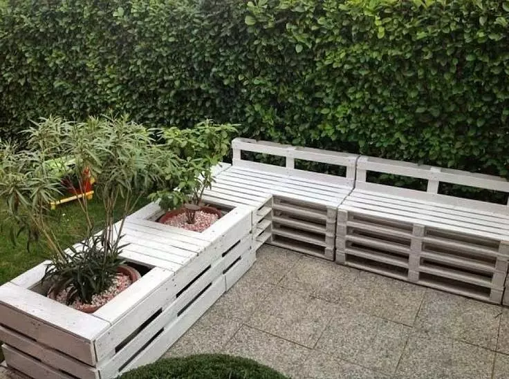 Záhradný nábytok z paliet Urobte si sami: 30 Cool Options 10882_44