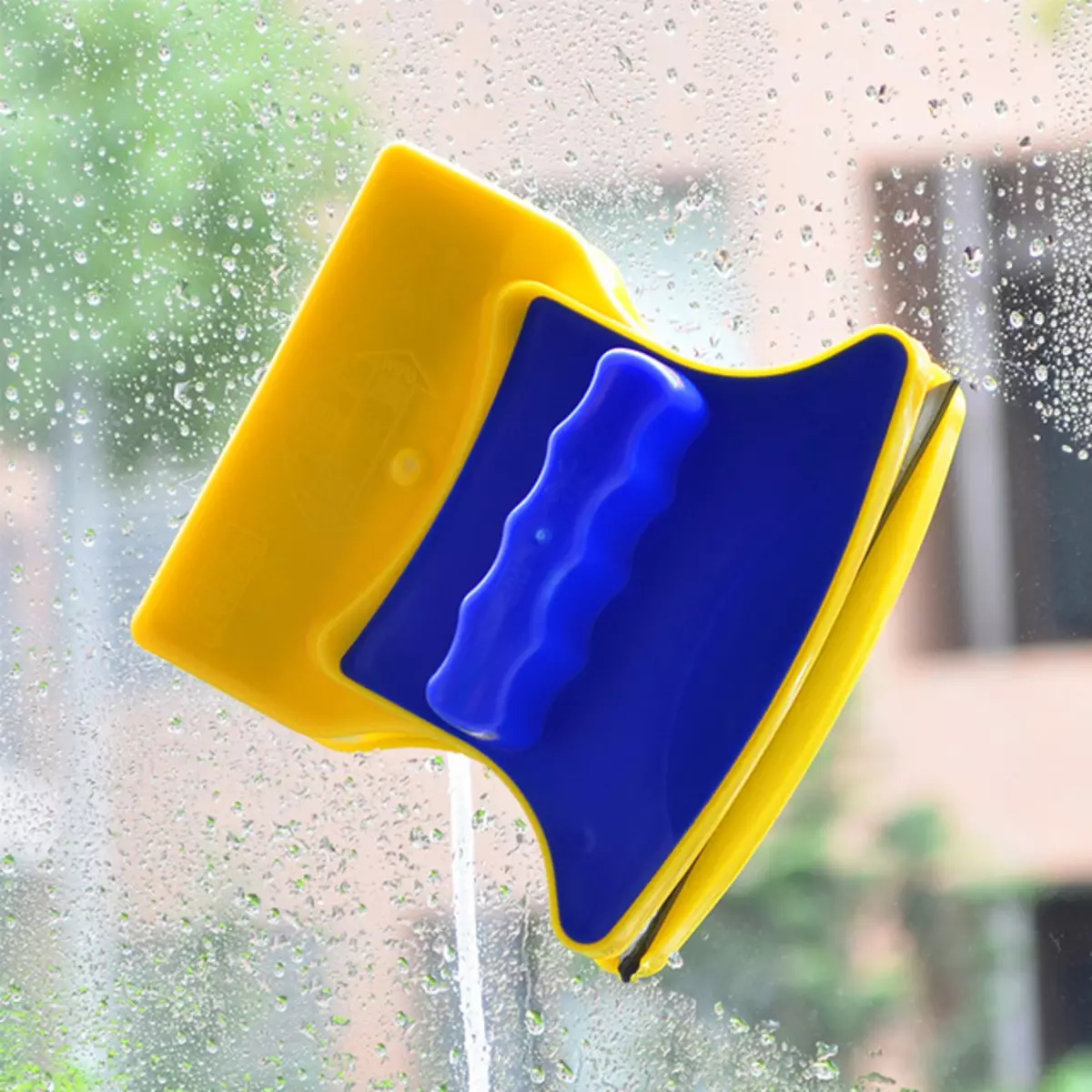 窓を洗うための磁気ブラシ