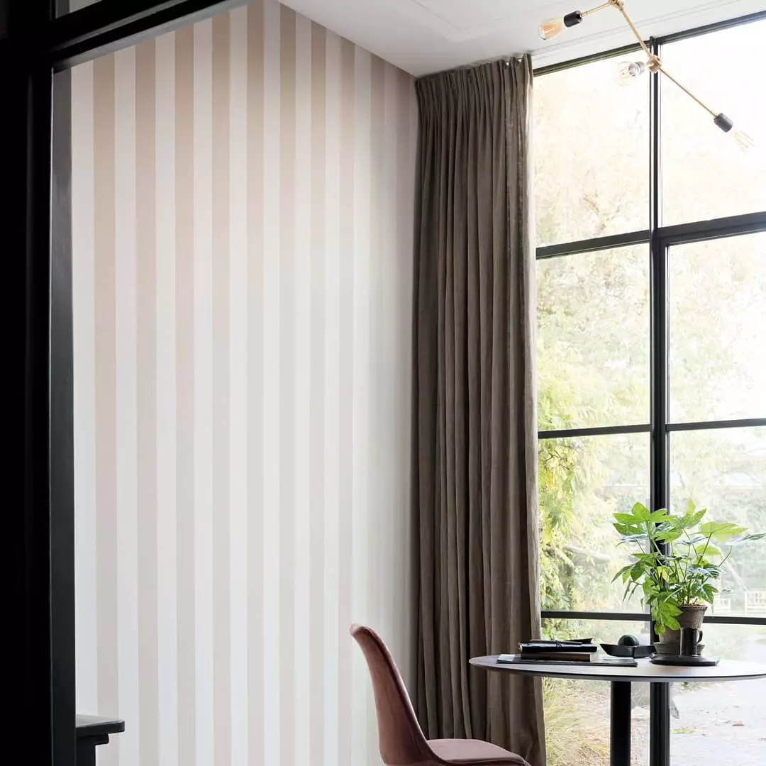 Vertical strip pane Wallpaper