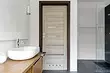What door to put in the bathroom: species, materials and standard sizes
