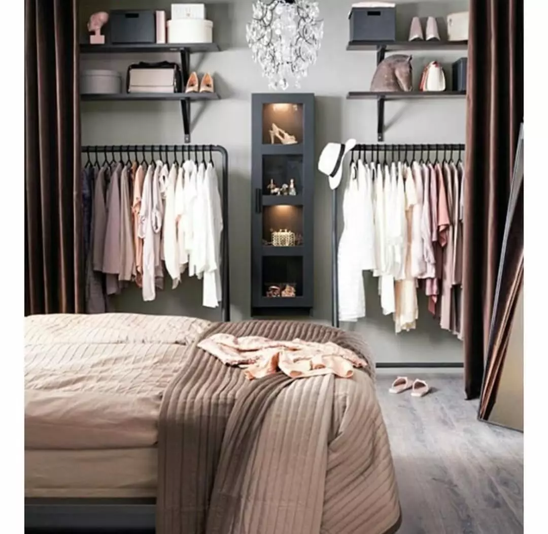 Идеја за ОДНУСХКИ гардеробу у спаваћој соби иза завера за фотографије