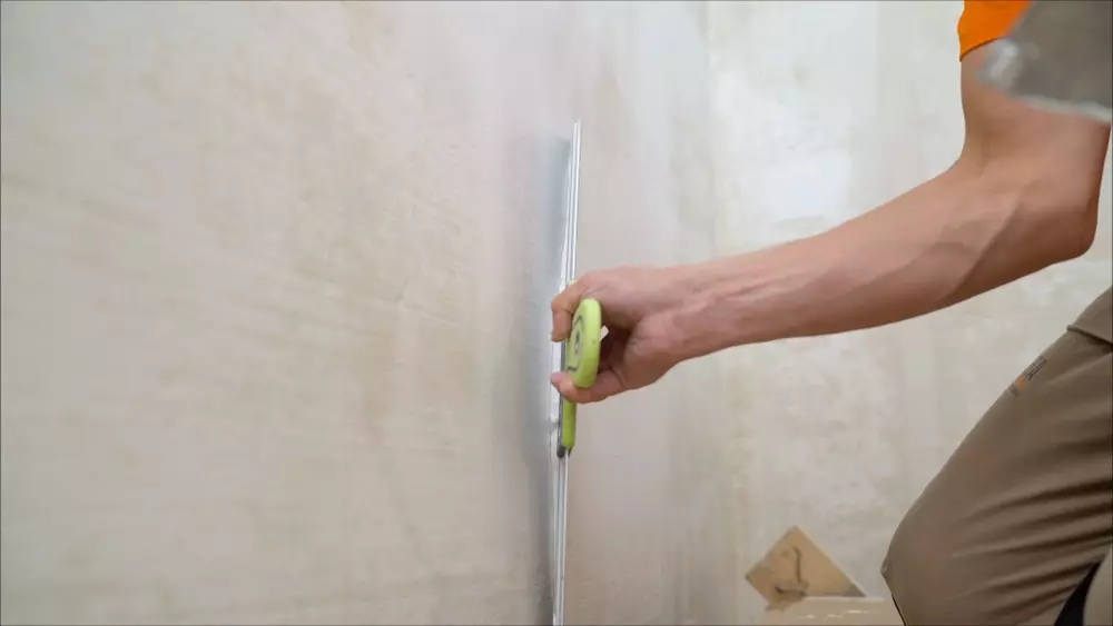 Tmelové steny pod tapetou: Ako vykonávať prácu sami a získať dobrý výsledok 10941_21