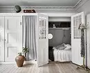 7 Løsninger til organisationen af ​​et soveværelse i en lille lejlighed 10954_15