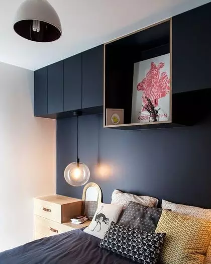 Smart opbevaring i soveværelset over seng foto design ide