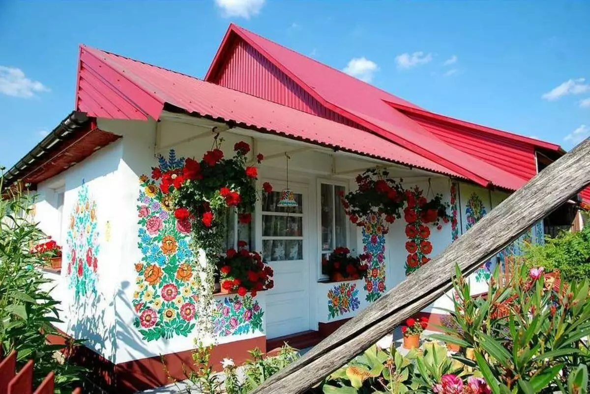 Cara menghias fasad rumah dengan finishing dan dekorasi: 15 opsi bergaya 10983_118