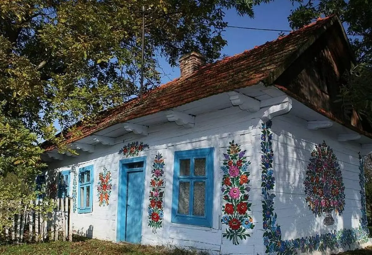 Kako okrasiti fasado hiše s končno obdelavo in dekoracijo: 15 elegantnih možnosti 10983_119