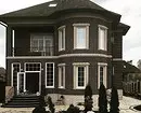 Bagaimana untuk menghiasi fasad rumah dengan penamat dan hiasan: 15 pilihan yang bergaya 10983_6