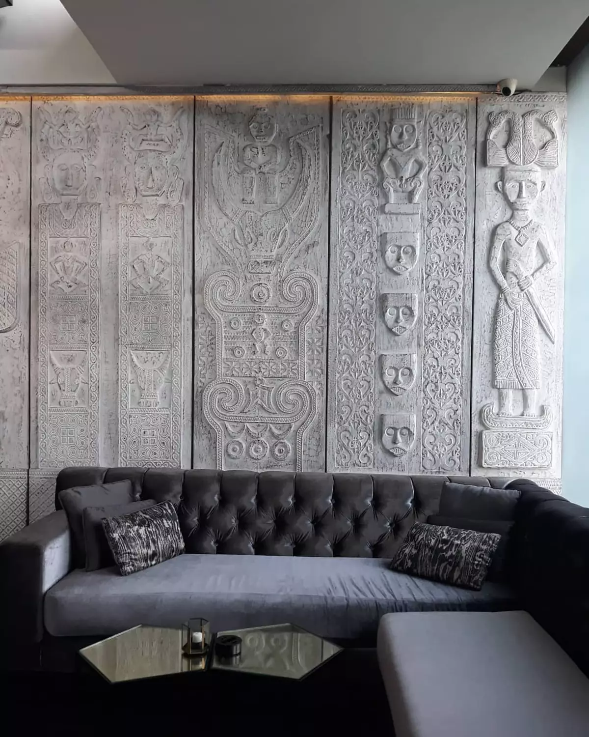 Stijlvolle ongewone wandpaneel muur decoreren in etnische stijl ontwerp foto decor