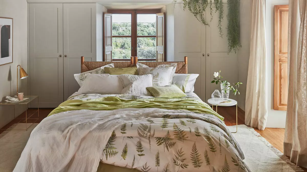 Posteľná bielizeň rastliny v spálni interiér foto dekor pohodlie