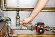 Погане робочий тиск води в квартирному водопроводі: що робити?