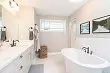 55 Kaunis kylpyhuoneen sisätilat valkoisilla laatoilla
