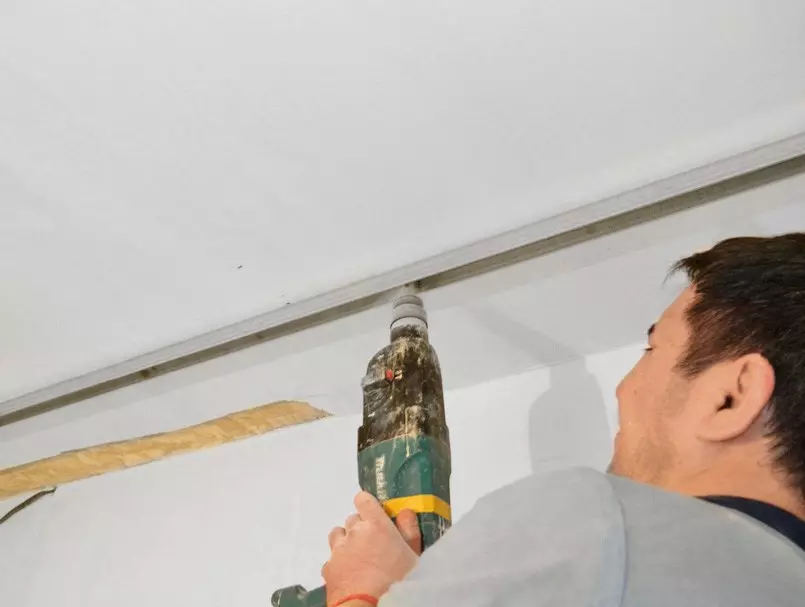 Scatola in cartongesso sul soffitto: come montarlo ed equipaggiare le lampade 11143_15