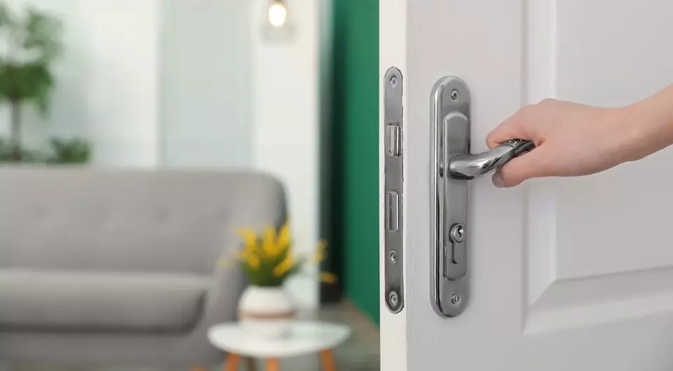 How to choose the right door lock: overview of the parameters to which it is important to pay attention