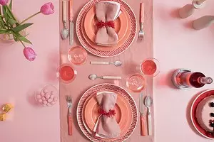 We serve for two: 8 ideas for decorating a table for the day of all lovers 11186_1