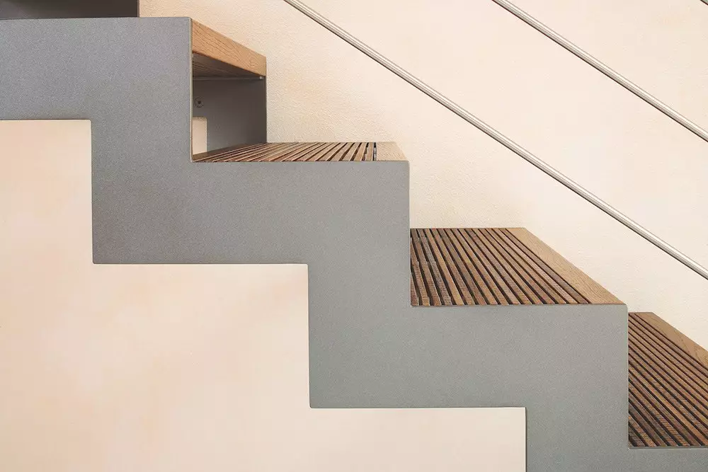 Comment faire un escalier facile: 9 solutions structurelles pour créer un effet 