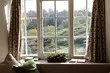 როგორ დახუროს ფანჯრები მზე: 4 მარტივი პარამეტრები