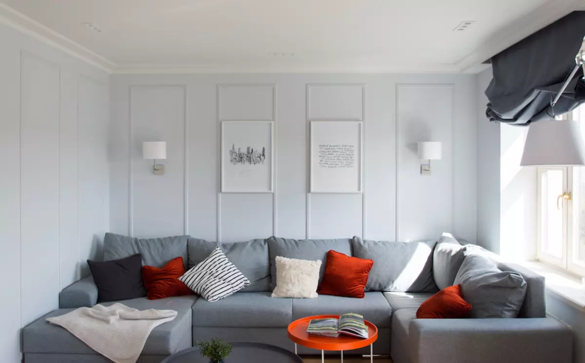 A Skandináv modern stílusú lakás belseje a New York-i apartmanok klasszikus elemeivel