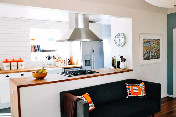 Virtuves savienība ar dzīvojamās istabas fotoattēlu