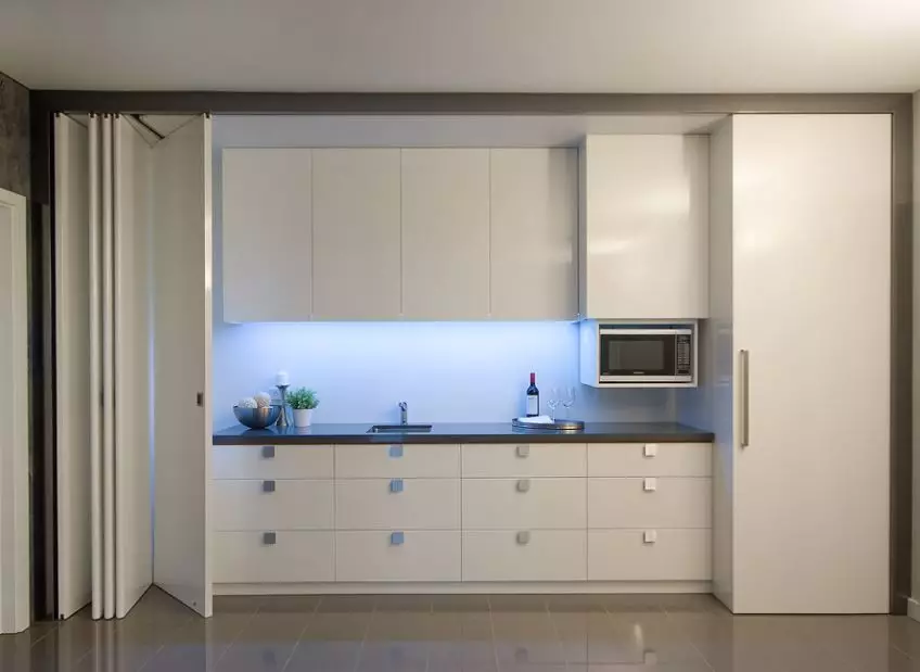 10 συμβουλές και ιδέες για τους ιδιοκτήτες μικροσκοπικών κουζινών