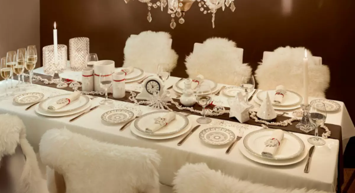 Nyttårs Entourage: Hvordan servere bordet i en fasjonabel skandinavisk stil
