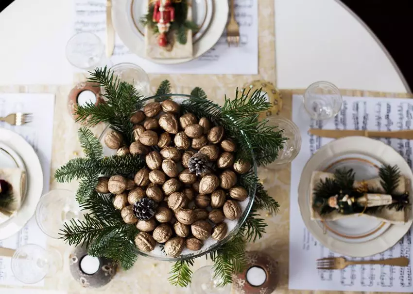 新年的隨行人員：如何以時尚的斯堪的納維亞風格為桌子服務